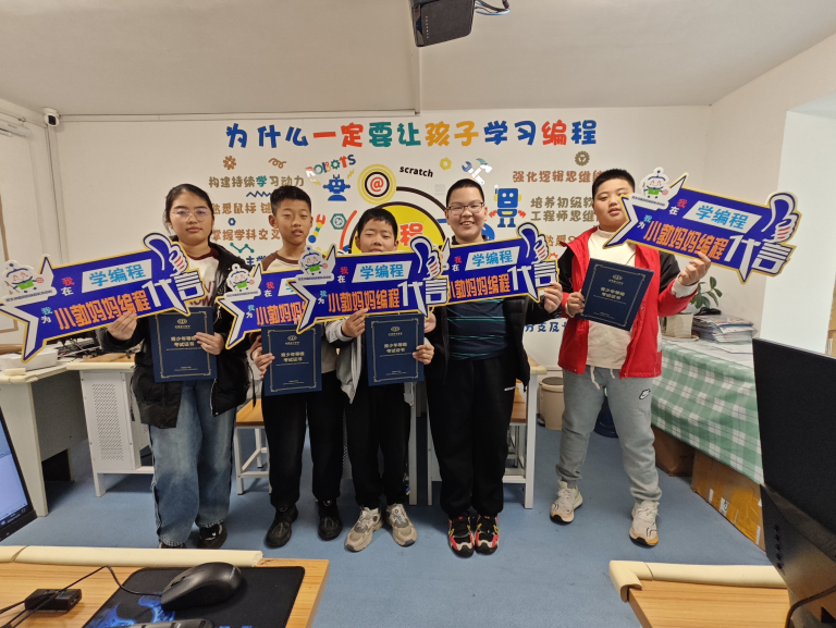 故城县青少年学生活动中心关于三、八妇女节活动